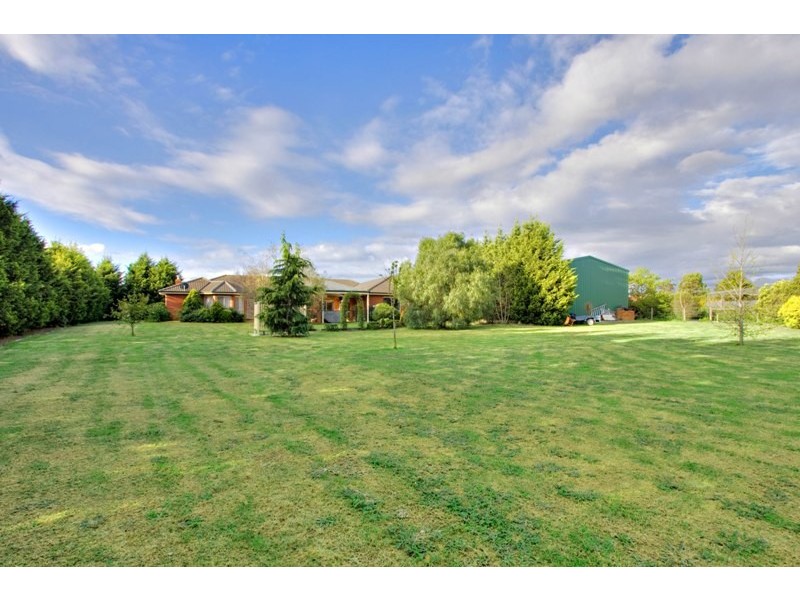 29-31 Hillsmeade Drive, Narre Warren South VIC 3805