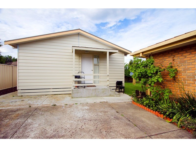 17 Henlow Rise, Hallam VIC 3803