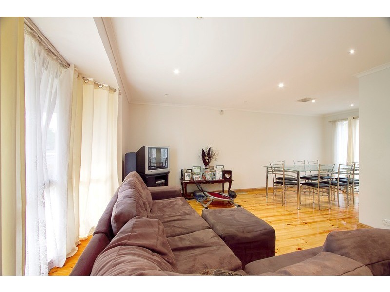 17 Henlow Rise, Hallam VIC 3803