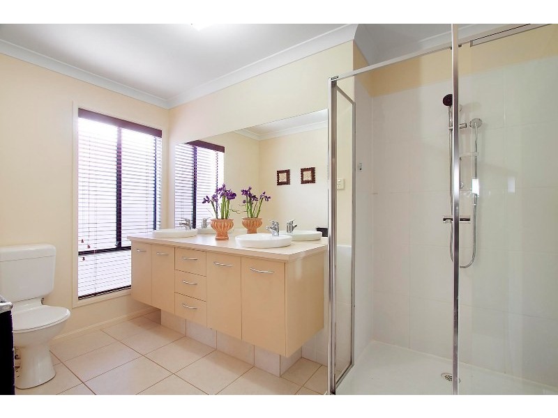 39 Tuileries Rise, Narre Warren South VIC 3805