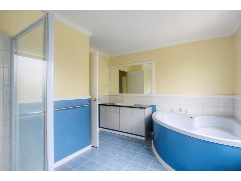 146 Sweeney Drive, Narre Warren VIC 3805