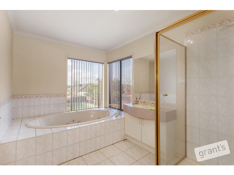 5 Dover Court, Narre Warren South VIC 3805