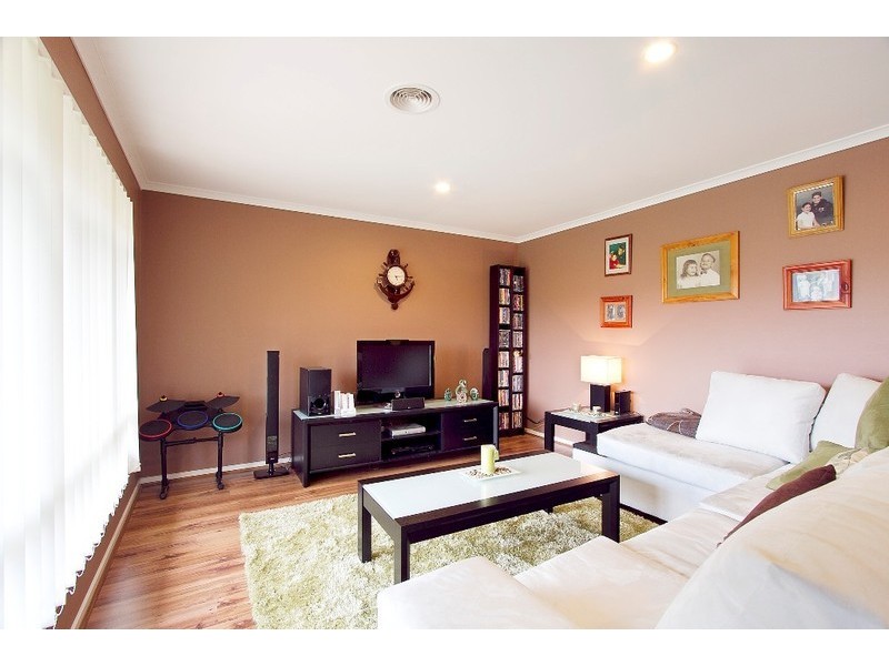 9 Chisholm Crescent, Narre Warren South VIC 3805