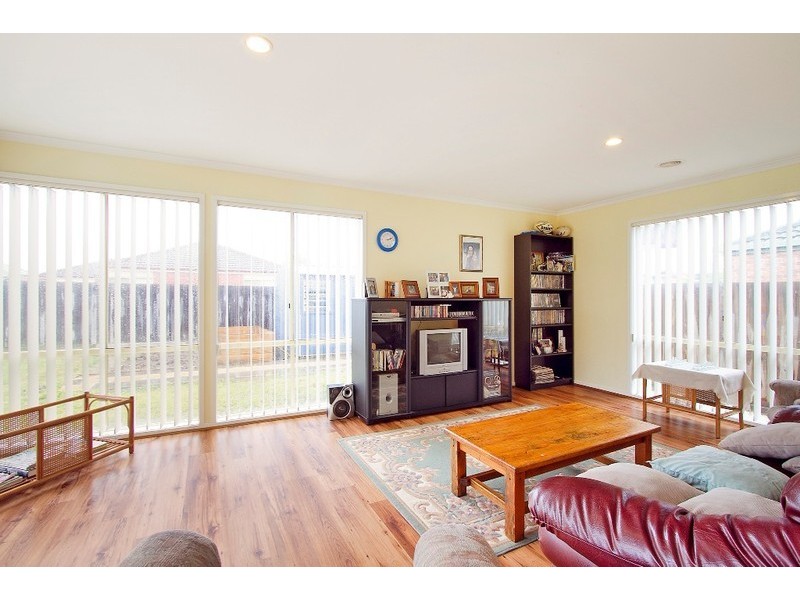 9 Chisholm Crescent, Narre Warren South VIC 3805