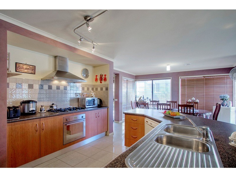 15 Fenton Place, Narre Warren South VIC 3805