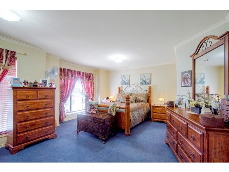 15 Fenton Place, Narre Warren South VIC 3805