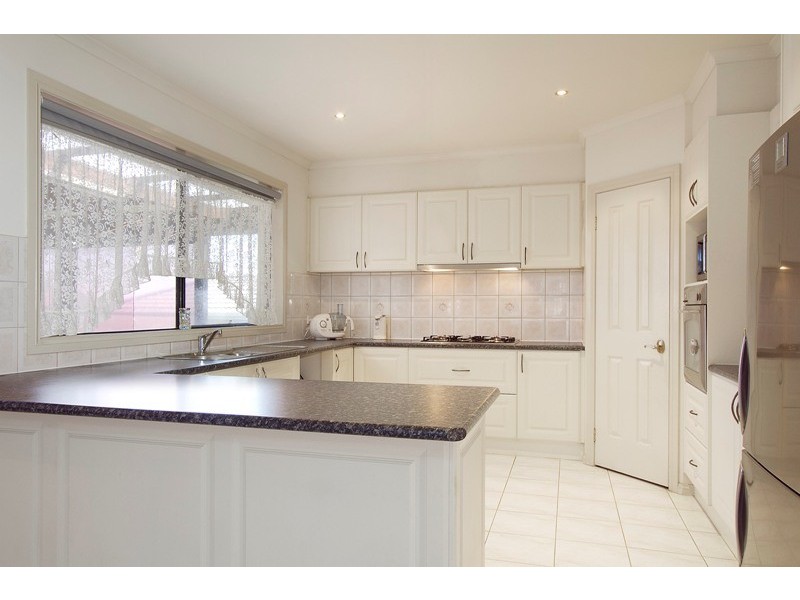 11 Ridgeway Chase, Narre Warren South VIC 3805