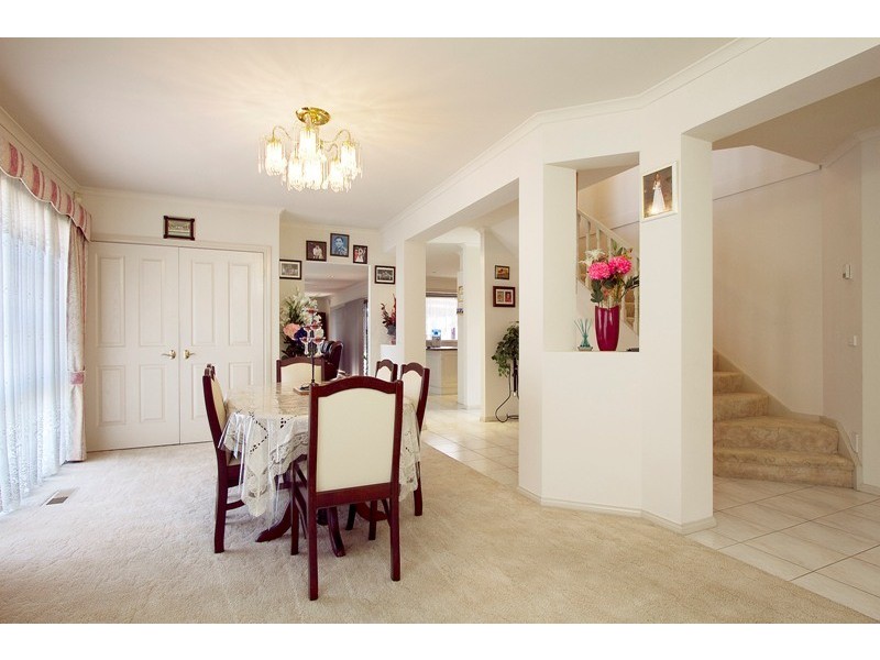 11 Ridgeway Chase, Narre Warren South VIC 3805