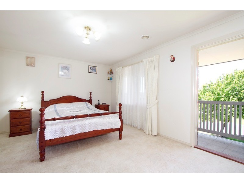 11 Ridgeway Chase, Narre Warren South VIC 3805