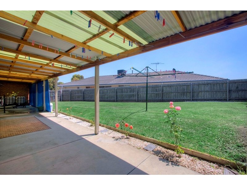 24 Gilmore Crescent, Lynbrook VIC 3975