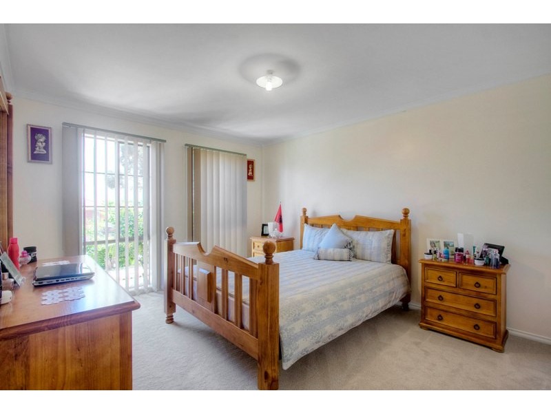 24 Gilmore Crescent, Lynbrook VIC 3975