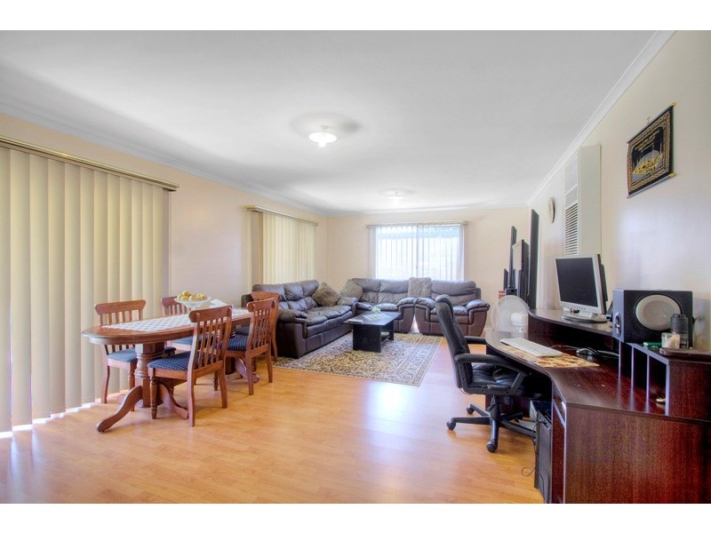 24 Gilmore Crescent, Lynbrook VIC 3975