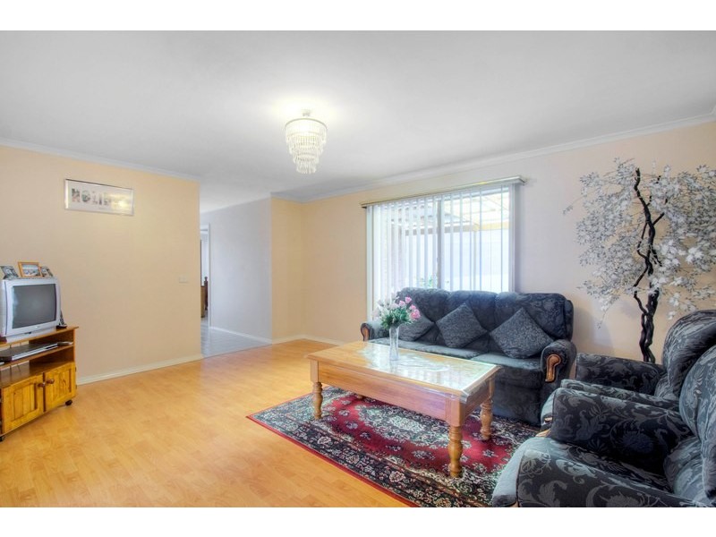 24 Gilmore Crescent, Lynbrook VIC 3975