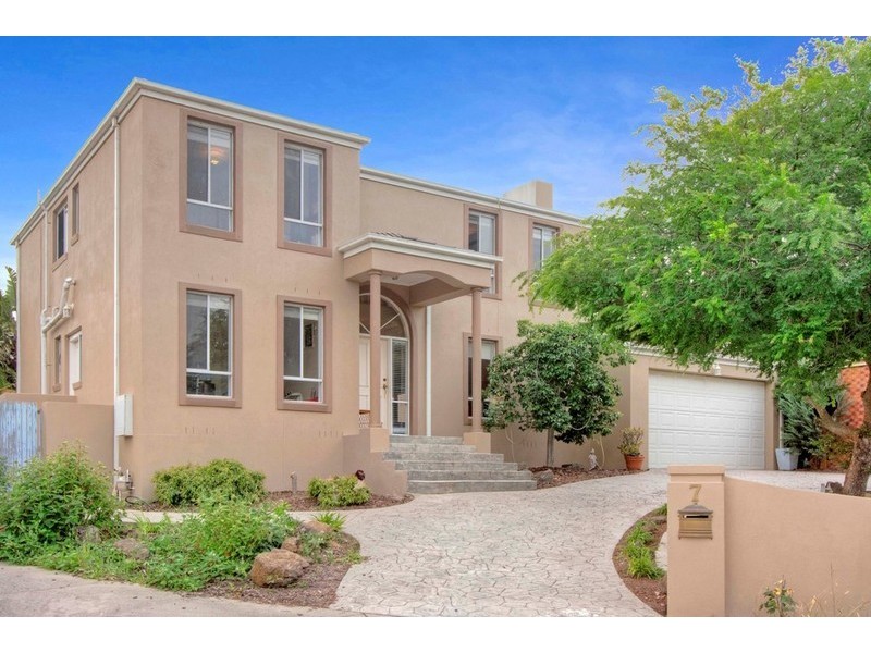 7 Edward Court, Berwick VIC 3806