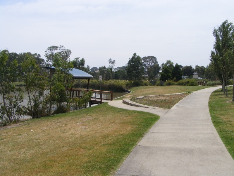 21 Eldershaw Drive, Lynbrook VIC 3975