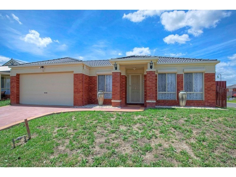 33 Chisholm Crescent, Narre Warren South VIC 3805