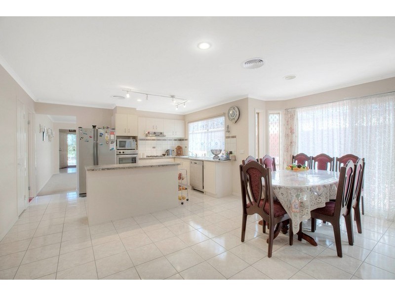 33 Chisholm Crescent, Narre Warren South VIC 3805