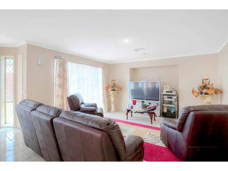 33 Chisholm Crescent, Narre Warren South VIC 3805