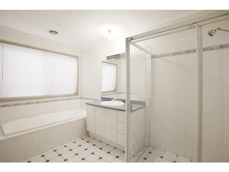 10 Tolmie Rise, Hallam VIC 3803