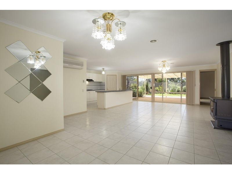 10 Tolmie Rise, Hallam VIC 3803