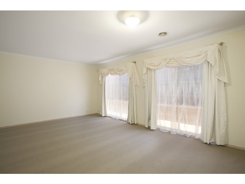 10 Tolmie Rise, Hallam VIC 3803