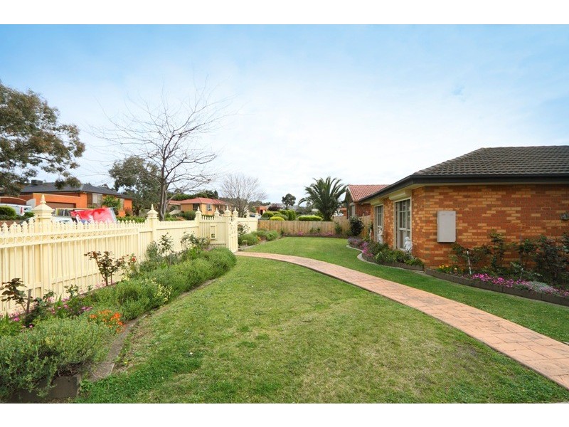 22 Hinrichsen Drive, Hallam VIC 3803
