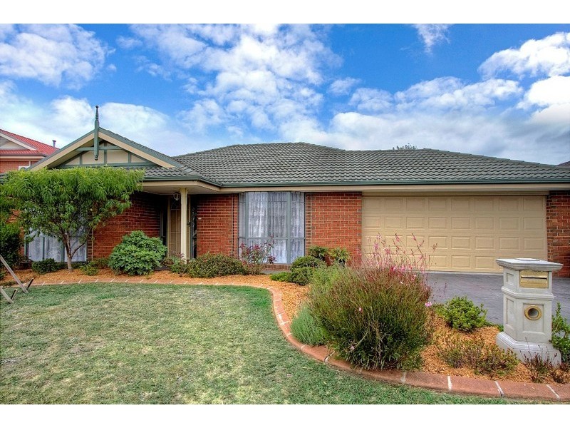 4 Canterbury Close, Narre Warren VIC 3805