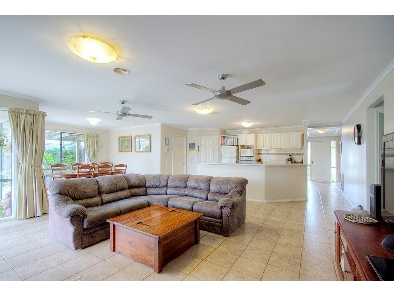 4 Canterbury Close, Narre Warren VIC 3805