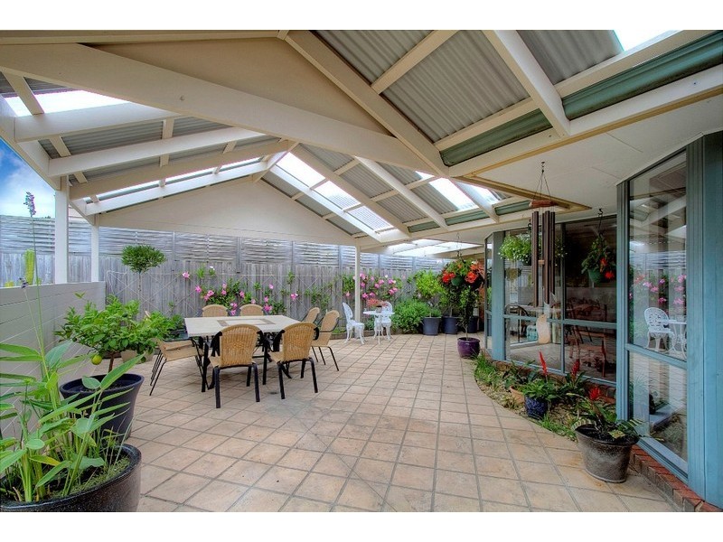 4 Canterbury Close, Narre Warren VIC 3805