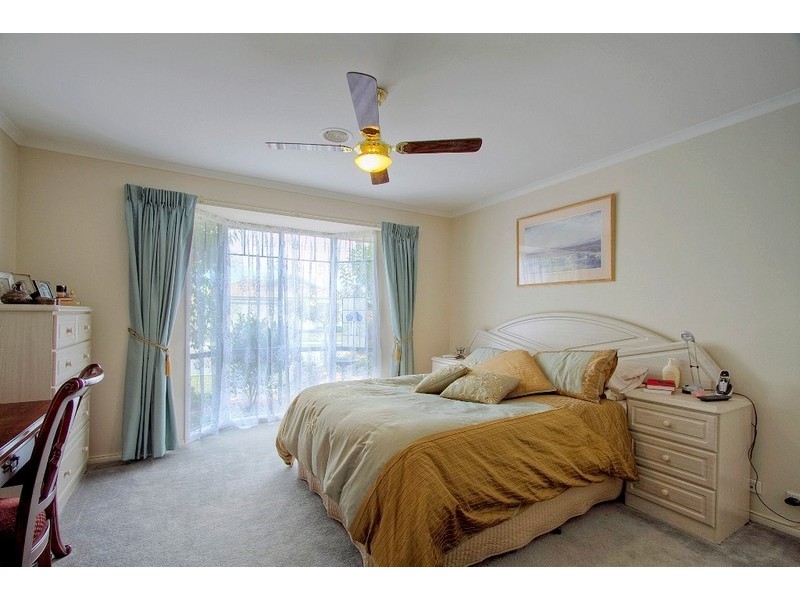 4 Canterbury Close, Narre Warren VIC 3805