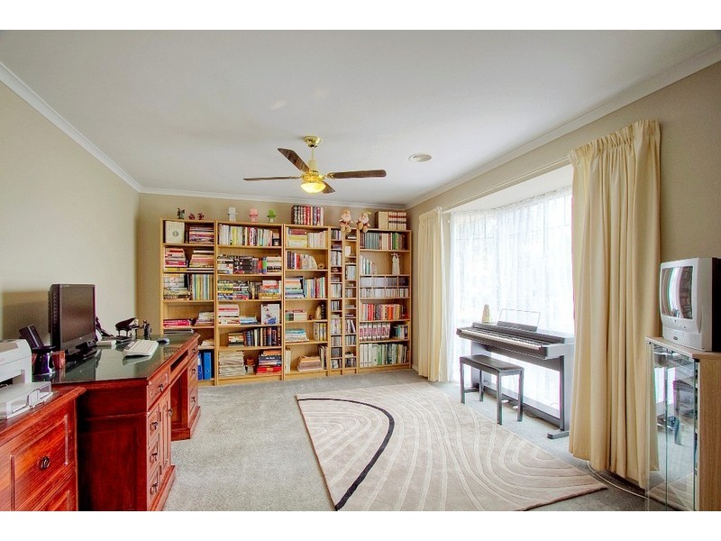 4 Canterbury Close, Narre Warren VIC 3805