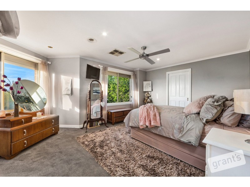 7 Crystal Brook Court, Narre Warren South VIC 3805
