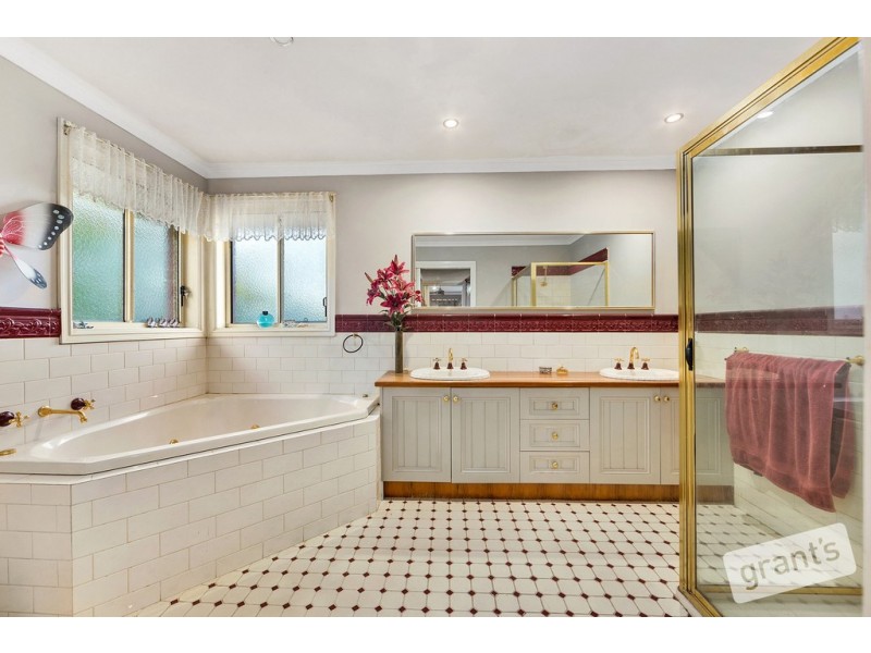 7 Crystal Brook Court, Narre Warren South VIC 3805