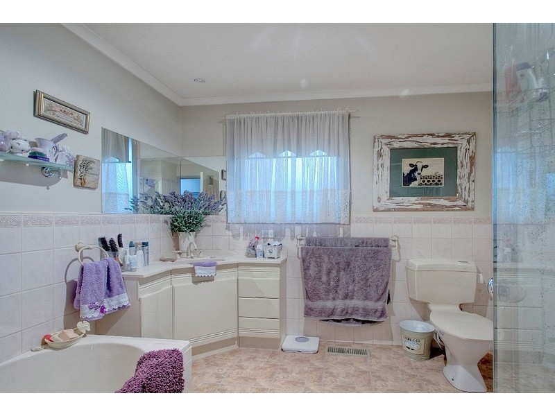 6 Rolstone Court, Narre Warren VIC 3805