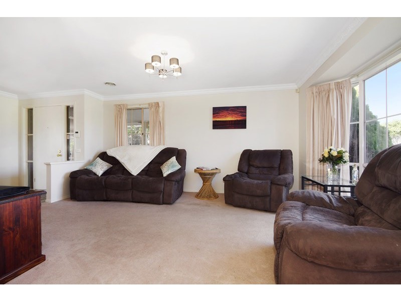 8 England Walk, Narre Warren South VIC 3805