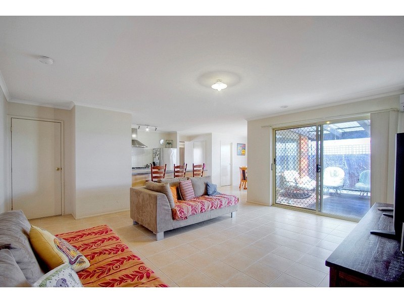 16 St Georges Road, Narre Warren South VIC 3805