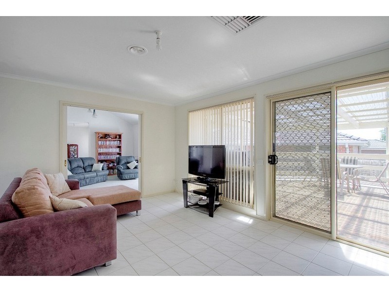 8 Madison Avenue, Narre Warren VIC 3805