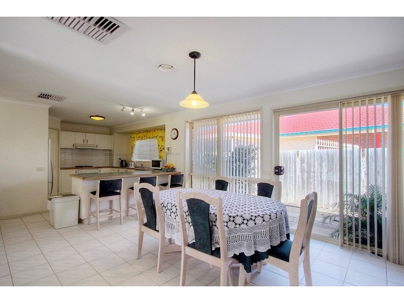 8 Madison Avenue, Narre Warren VIC 3805