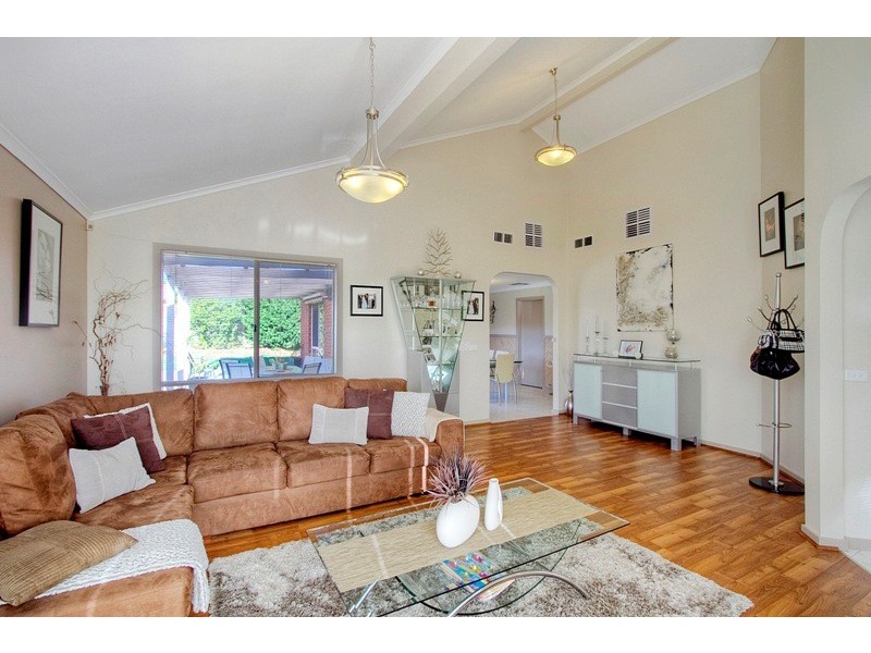 8 Godwin Avenue, Narre Warren VIC 3805