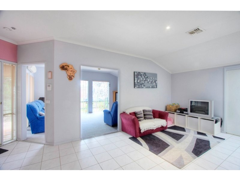 8 Quail Court, Narre Warren South VIC 3805