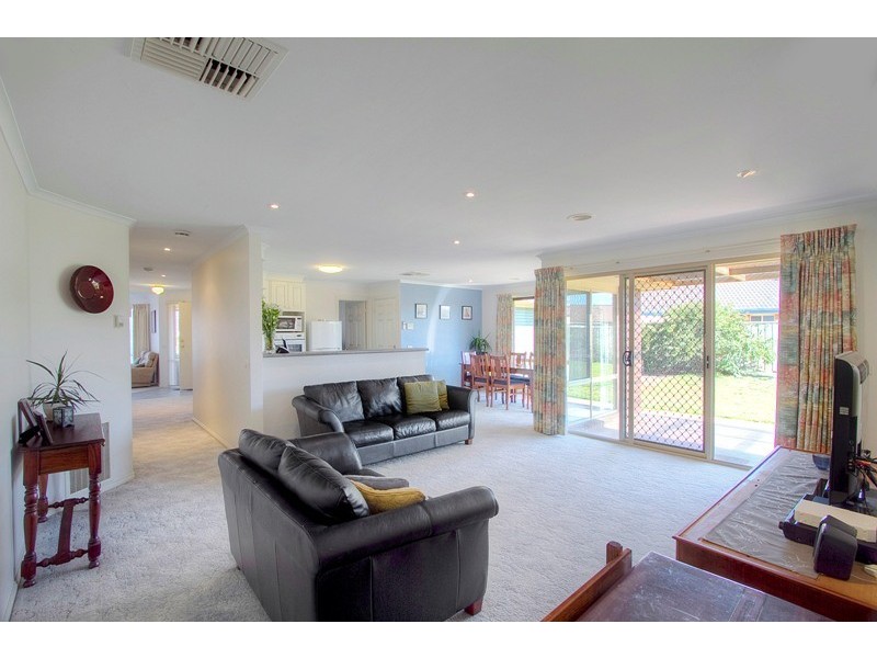 4 Sherwood Road, Narre Warren South VIC 3805