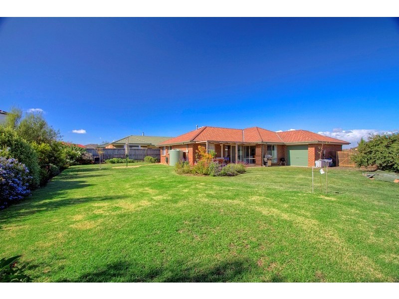 4 Sherwood Road, Narre Warren South VIC 3805