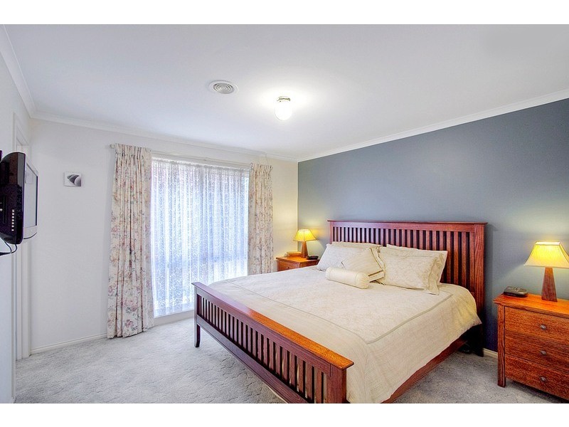 4 Sherwood Road, Narre Warren South VIC 3805