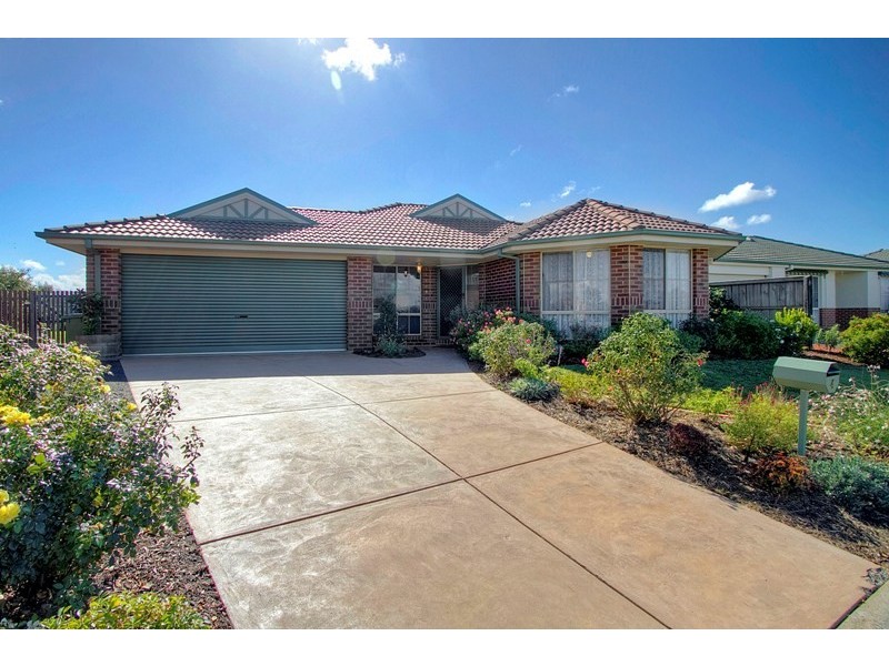 4 Sherwood Road, Narre Warren South VIC 3805