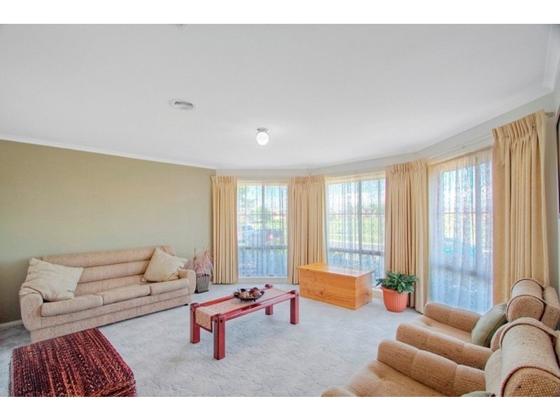 4 Sherwood Road, Narre Warren South VIC 3805