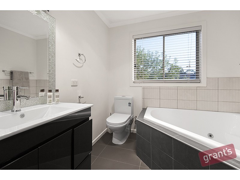 35 Jacksons Road, Narre Warren VIC 3805