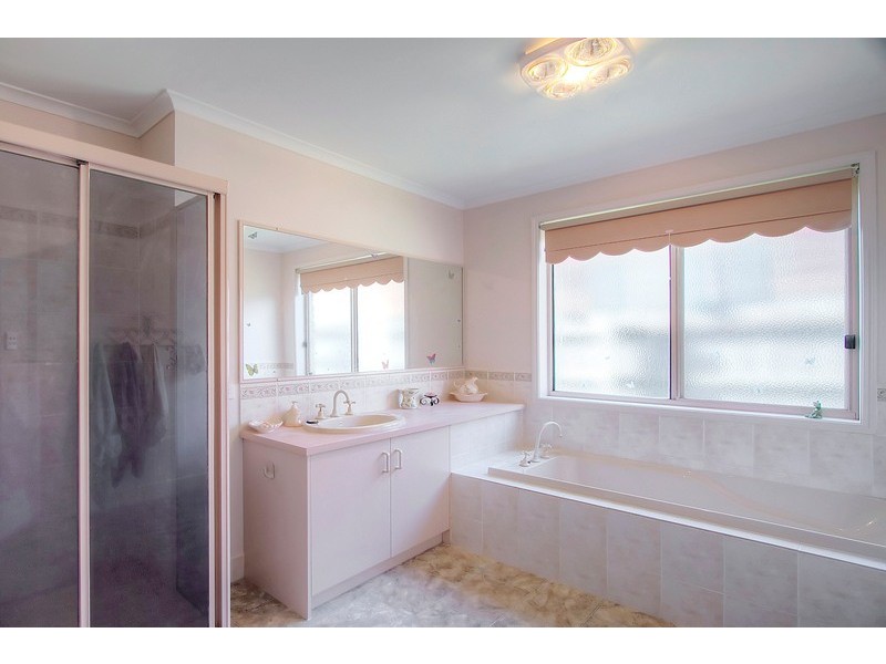 4 Clarinda Drive, Narre Warren VIC 3805