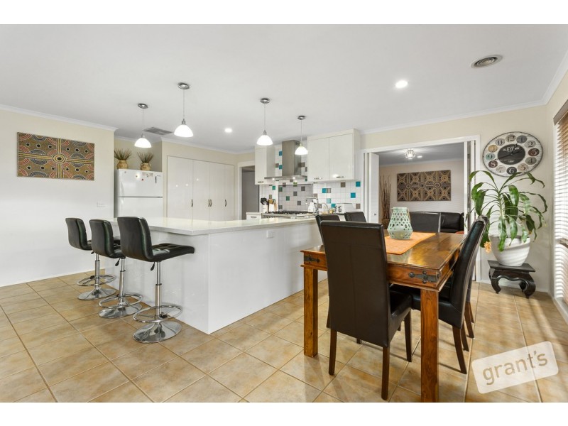 24 Pendle Close, Narre Warren South VIC 3805