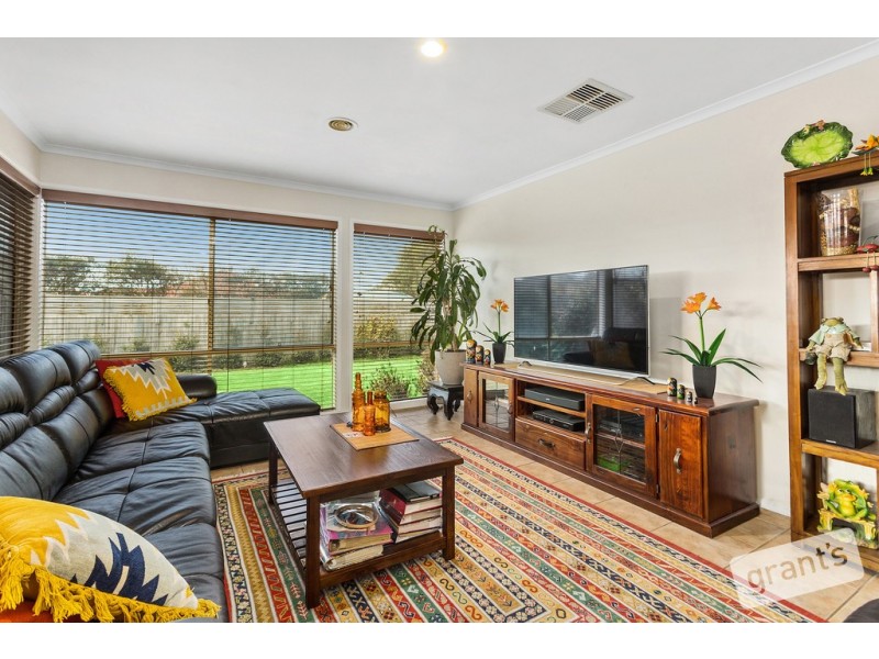 24 Pendle Close, Narre Warren South VIC 3805