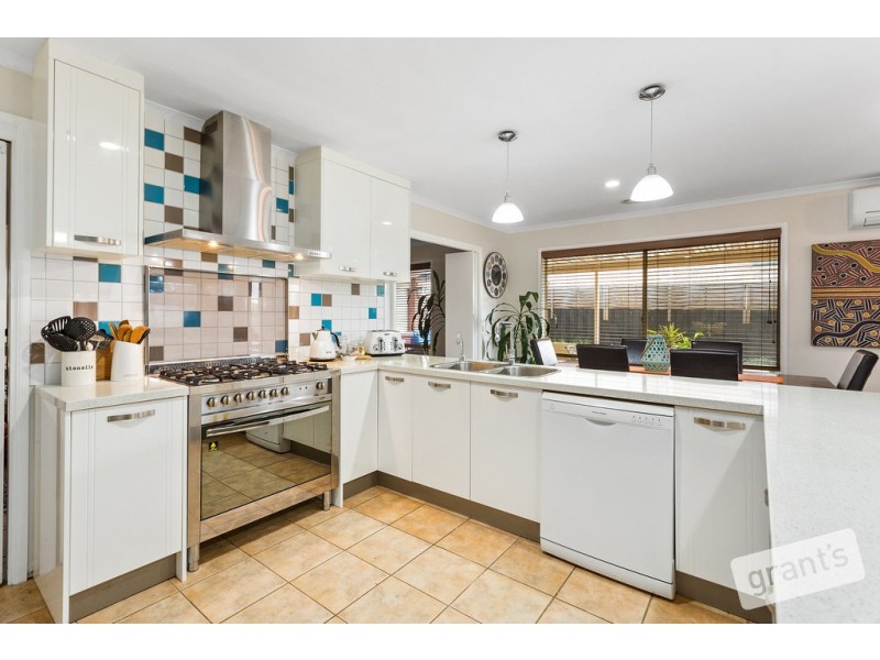 24 Pendle Close, Narre Warren South VIC 3805